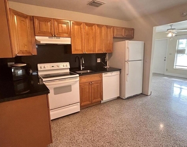 5456 Ne 1st Avenue - Photo Thumbnail 2