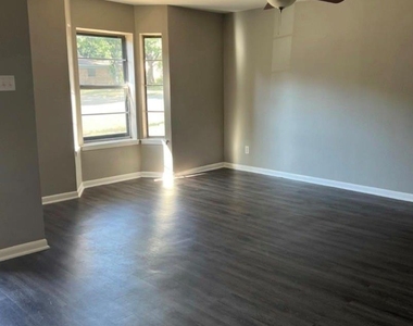 2936 Hunting Drive - Photo Thumbnail 6