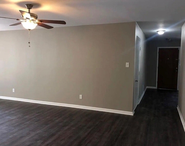 2936 Hunting Drive - Photo Thumbnail 10