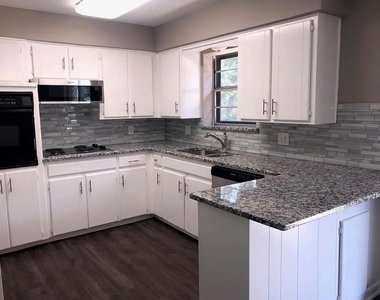 2936 Hunting Drive - Photo Thumbnail 4