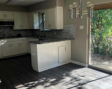 2936 Hunting Drive - Photo Thumbnail 3