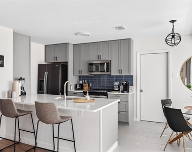 3170 Golfing Green Drive - Photo Thumbnail 9