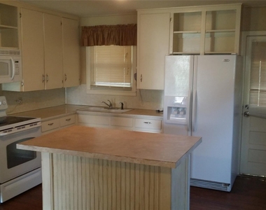 910 Westmoreland Street - Photo Thumbnail 3