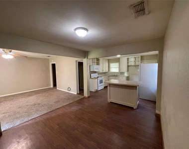 910 Westmoreland Street - Photo Thumbnail 2