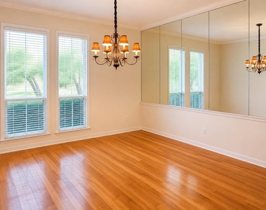 212 Longview Court - Photo Thumbnail 1