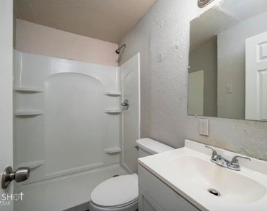 526 E North 7th Street - Photo Thumbnail 3