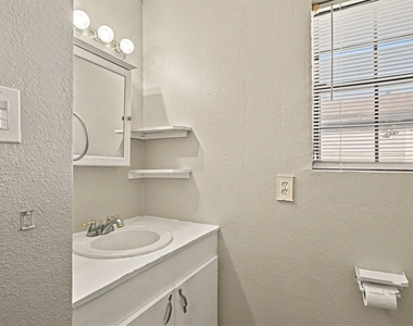 3720 Stanley Avenue - Photo Thumbnail 11