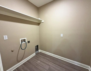 1001 Debby Court - Photo Thumbnail 24