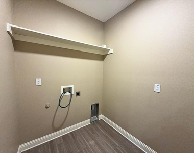 1001 Debby Court - Photo Thumbnail 14