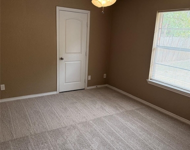 6605 Kitty Drive - Photo Thumbnail 11