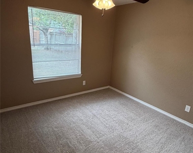 6605 Kitty Drive - Photo Thumbnail 5