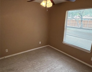 6605 Kitty Drive - Photo Thumbnail 7