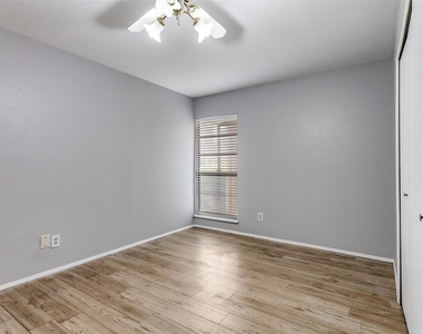 7504 Portman Avenue - Photo Thumbnail 6