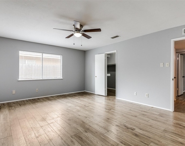 7504 Portman Avenue - Photo Thumbnail 9