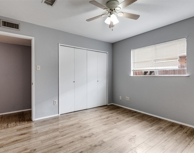 7504 Portman Avenue - Photo Thumbnail 7