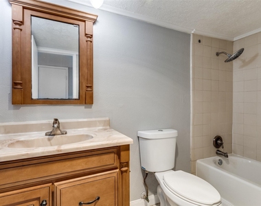 7504 Portman Avenue - Photo Thumbnail 8