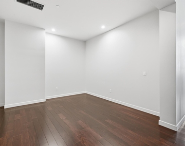 2600 W 7th Street - Photo Thumbnail 5