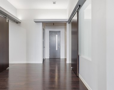 2600 W 7th Street - Photo Thumbnail 6