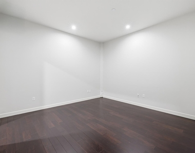 2600 W 7th Street - Photo Thumbnail 12