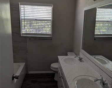 9201 Raymond Avenue - Photo Thumbnail 15
