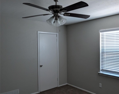 9201 Raymond Avenue - Photo Thumbnail 14