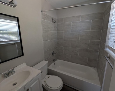 9201 Raymond Avenue - Photo Thumbnail 16