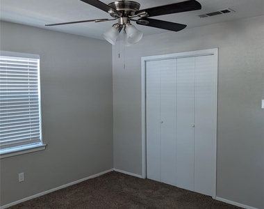 9201 Raymond Avenue - Photo Thumbnail 10