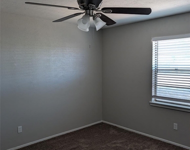 9201 Raymond Avenue - Photo Thumbnail 8