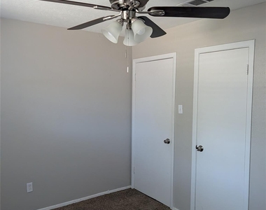 9201 Raymond Avenue - Photo Thumbnail 12