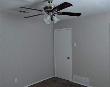 9201 Raymond Avenue - Photo Thumbnail 13