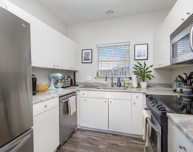 4111 Cole Avenue - Photo Thumbnail 9