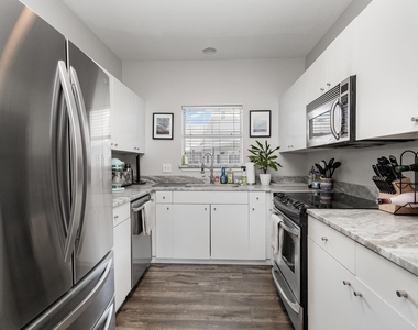 4111 Cole Avenue - Photo Thumbnail 8