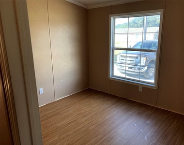 118 Windy Creek Court - Photo Thumbnail 10