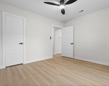 3216 Sharon Street - Photo Thumbnail 8