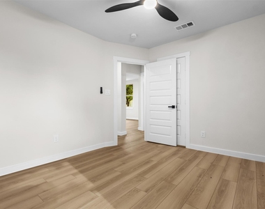3216 Sharon Street - Photo Thumbnail 9