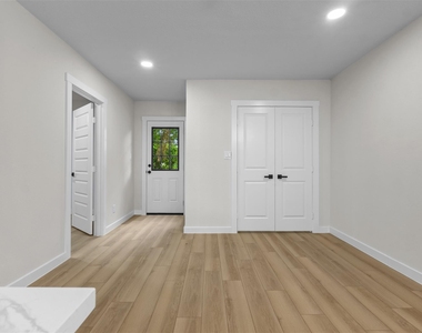 3216 Sharon Street - Photo Thumbnail 4