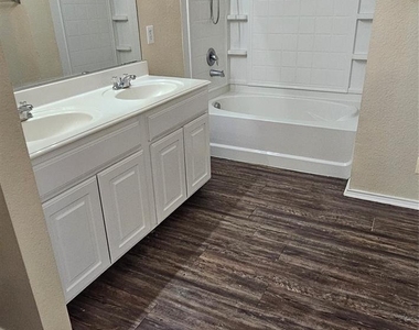 2820 Deer Ridge Drive - Photo Thumbnail 7