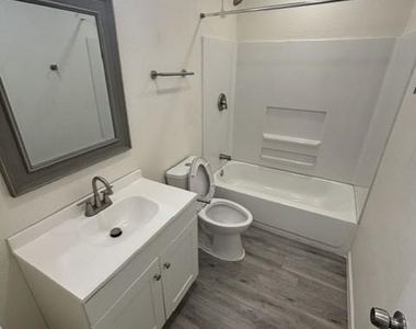 2637 W Randol Mill Road - Photo Thumbnail 4
