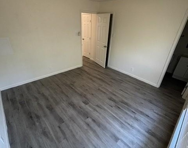 2637 W Randol Mill Road - Photo Thumbnail 3