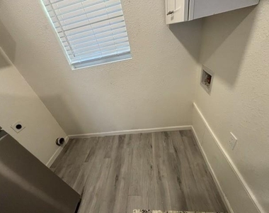 2637 W Randol Mill Road - Photo Thumbnail 7