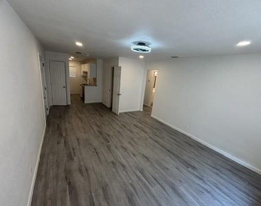 2637 W Randol Mill Road - Photo Thumbnail 1