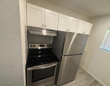 2637 W Randol Mill Road - Photo Thumbnail 11