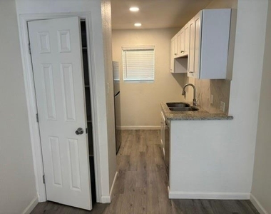 2637 W Randol Mill Road - Photo Thumbnail 2