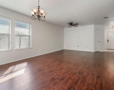 2901 Saddle Drive - Photo Thumbnail 3