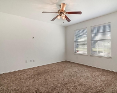 2901 Saddle Drive - Photo Thumbnail 20