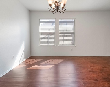 2901 Saddle Drive - Photo Thumbnail 8