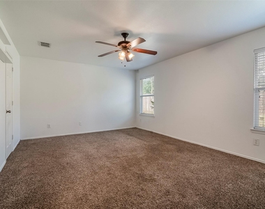 2901 Saddle Drive - Photo Thumbnail 15