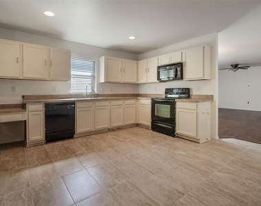2901 Saddle Drive - Photo Thumbnail 10