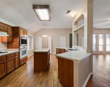 1557 Aberdeen Drive - Photo Thumbnail 8