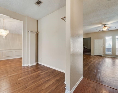 1557 Aberdeen Drive - Photo Thumbnail 3